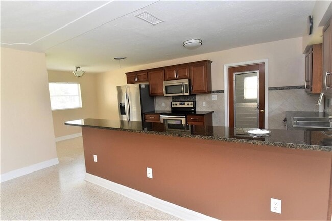 Building Photo - 6611 Colonial Dr