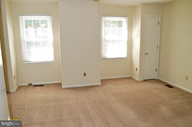 Building Photo - 422 Briar Creek Dr