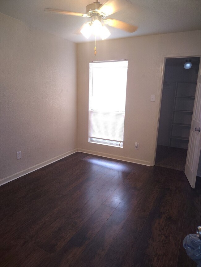 Building Photo - 8100 Creekbend Dr