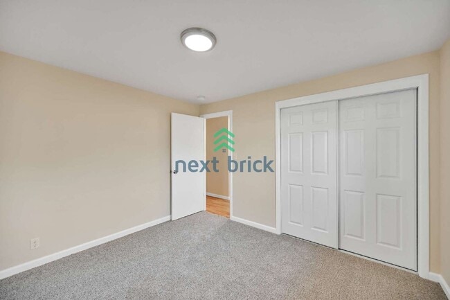 Building Photo - Charming 4-Bed Oasis in Renton with 2 Full Baths