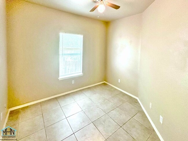 Building Photo - Charming Duplex for Rent: Your Ideal Home Awaits!