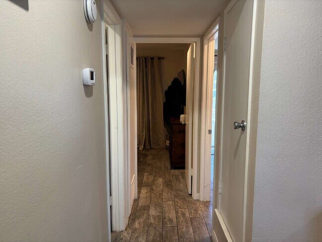 Building Photo - 2 Bedrooms Condo for Rent Available May 19...