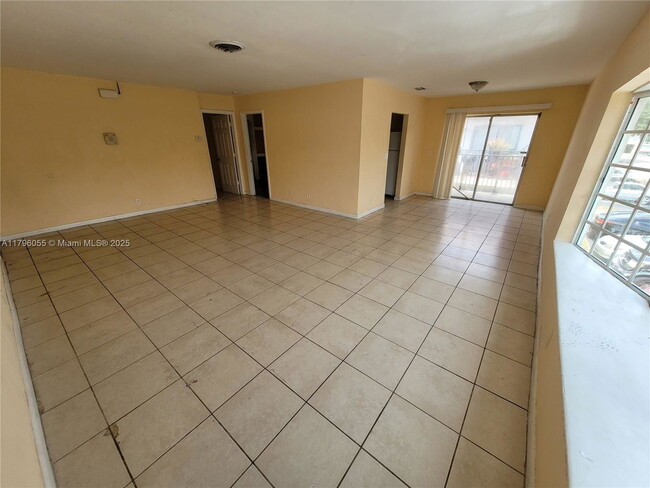 Building Photo - 5316 NW 18th Ct