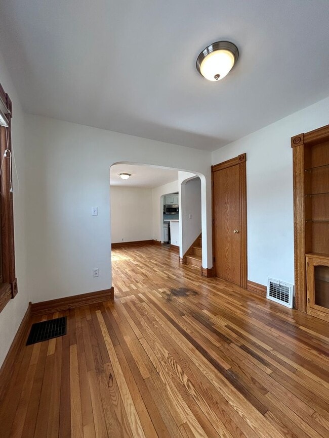 Building Photo - Beautiful 2 Bedroom 2 Bathroom House