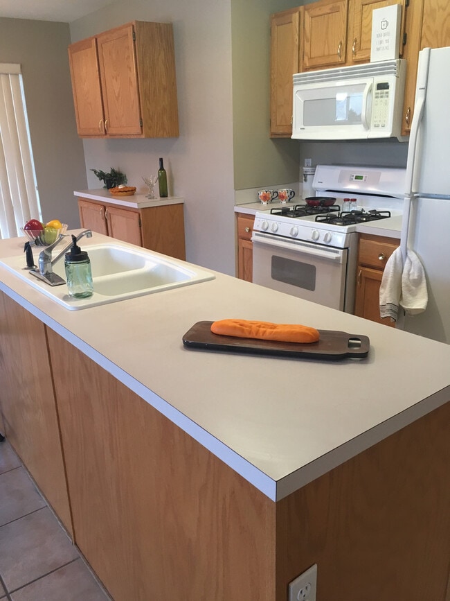 Building Photo - Your Terrace Heights Retreat- Spacious com...