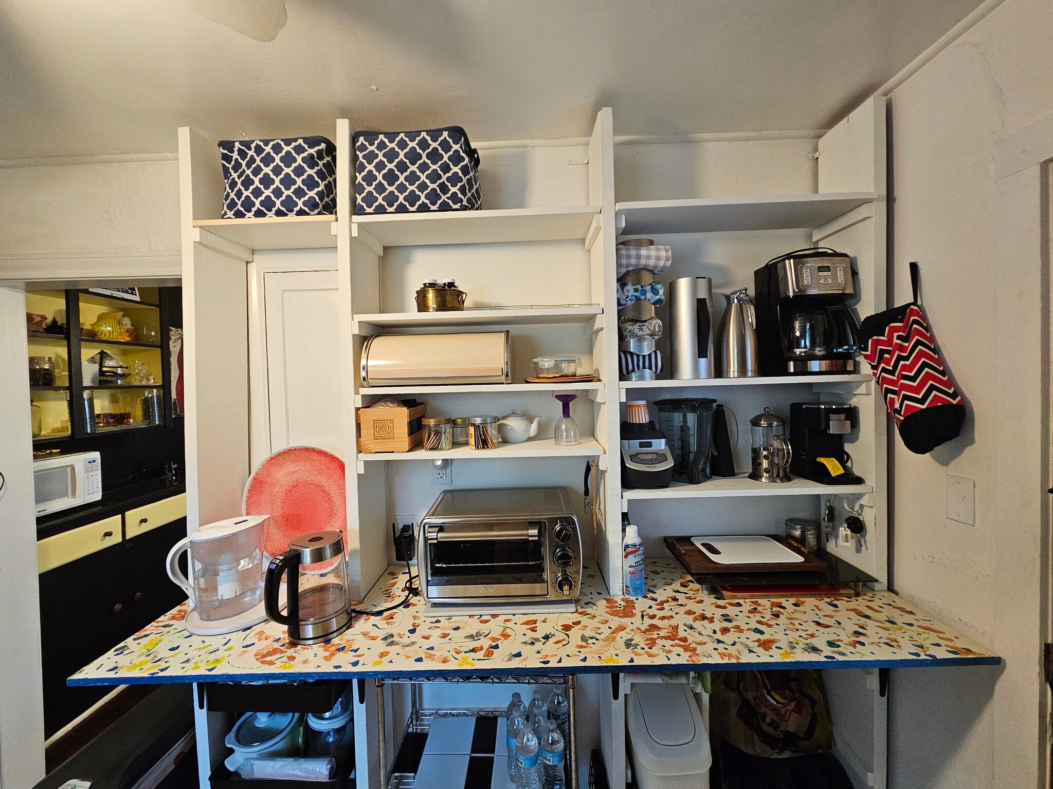 Small appliances include mini oven/toaster, coffee makers, blender, mini crockpot, hot water kettle. - 2506 Elmen St