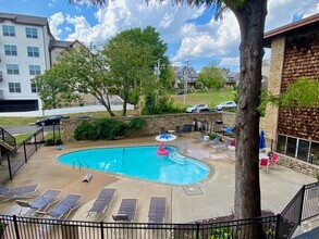 Building Photo - Beautiful Two Bed Two Bath Condo in the Pl...