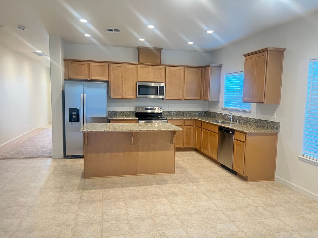 Building Photo - 741 Skyler Ct