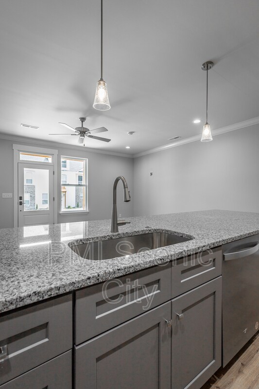 Building Photo - 1904 Cypress Ln