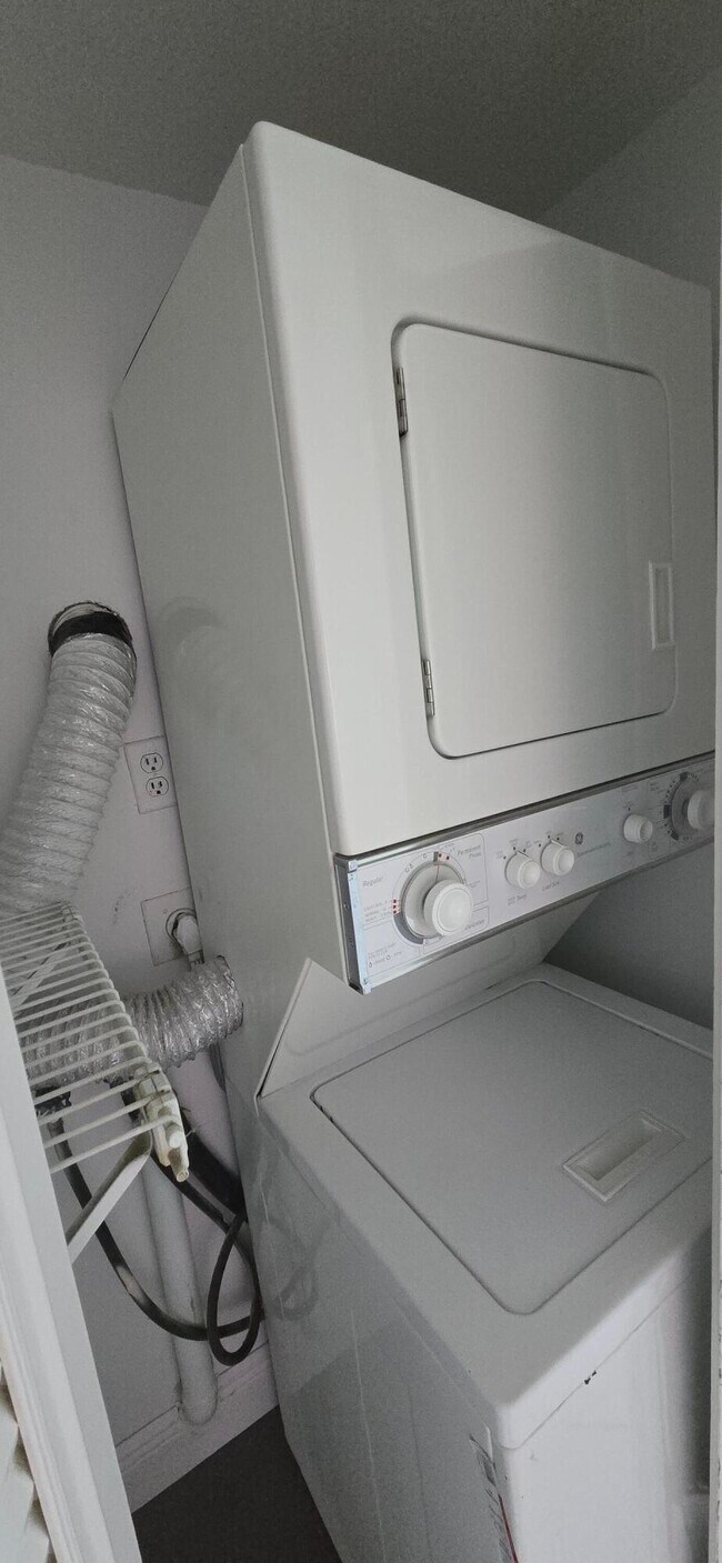 Building Photo - 3661 Via Poinciana