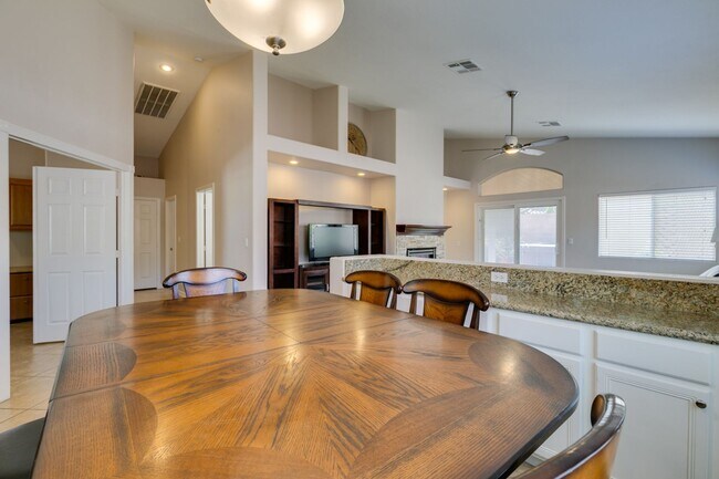 Building Photo - FURNISHED/UNFURNISHED IMMACULATE & IMMEDIATE OCCUPANCY 3BEDROOM GREEN VALLEY BEAUTY!