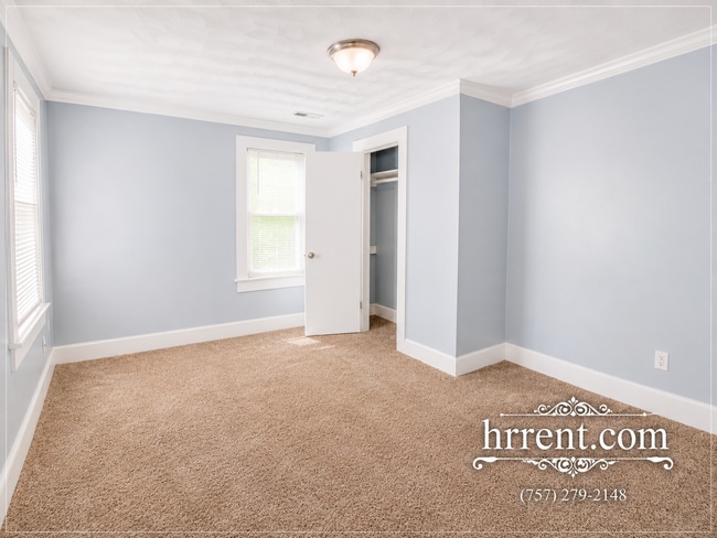 Building Photo - Amazingly Large 4 Bedroom 2 Bathroom Two Story Home located in the Chesterfield Heights area of N...