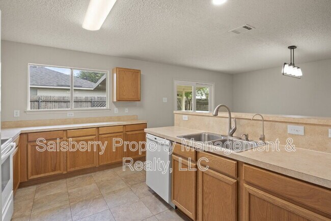 Building Photo - 536 Del Mar Dr