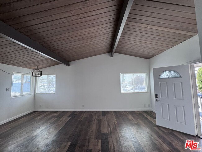 Building Photo - 4419 W Rosecrans Ave