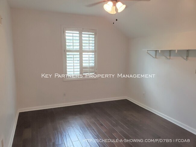 Building Photo - 8620 W 117th - SPACIOUS and Updated!