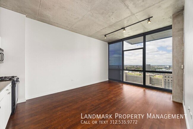 Building Photo - 235 W Van Buren St