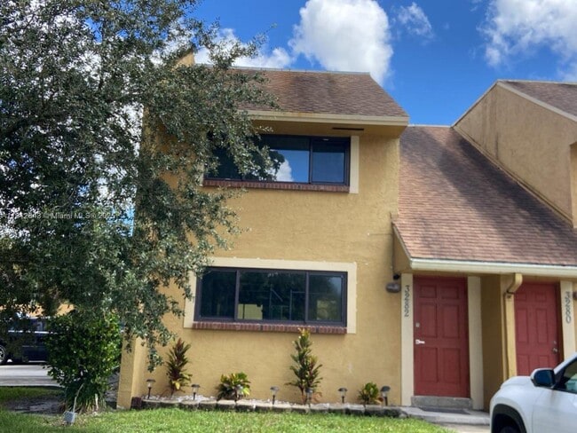 Building Photo - 3282 N Pine Island Rd