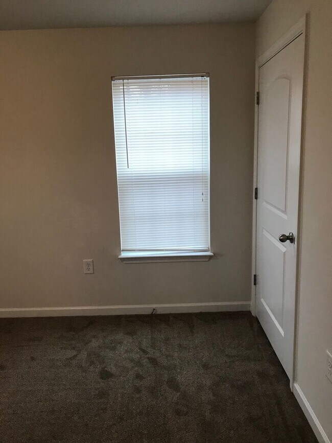 Building Photo - Bright & Inviting 2-Bedroom Condo in Prime...