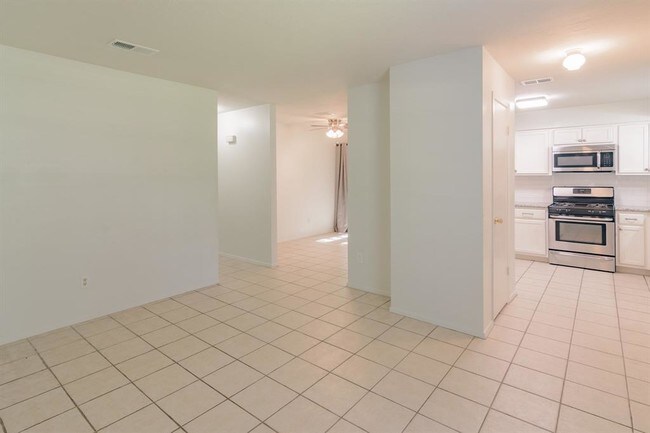 Building Photo - 80 S Wavy Oak Cir