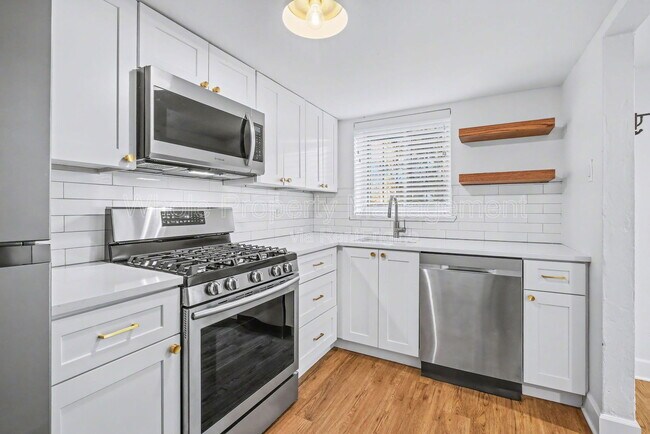 Building Photo - 3021 N Columbine St