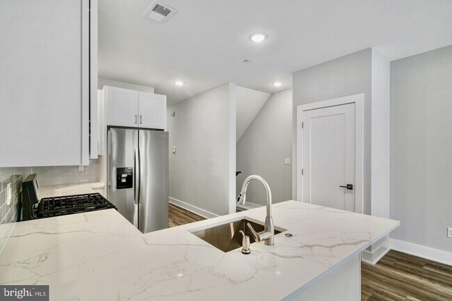 Building Photo - Brand New Luxury Apartments