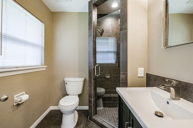 Building Photo - 5450 Stillbrooke Dr