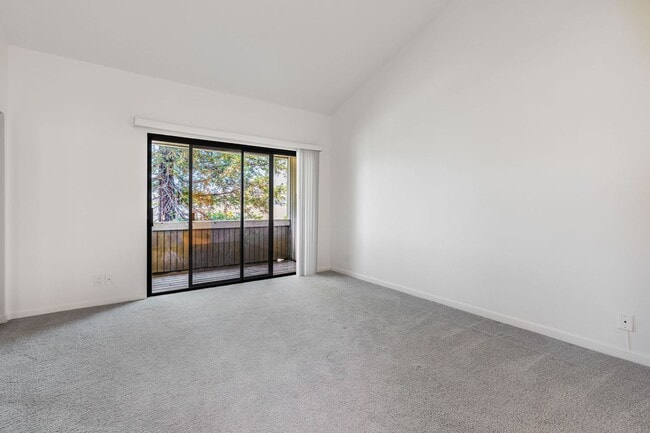 Building Photo - Spacious 2BR/2.5BA Townhome in Prime Milpi...