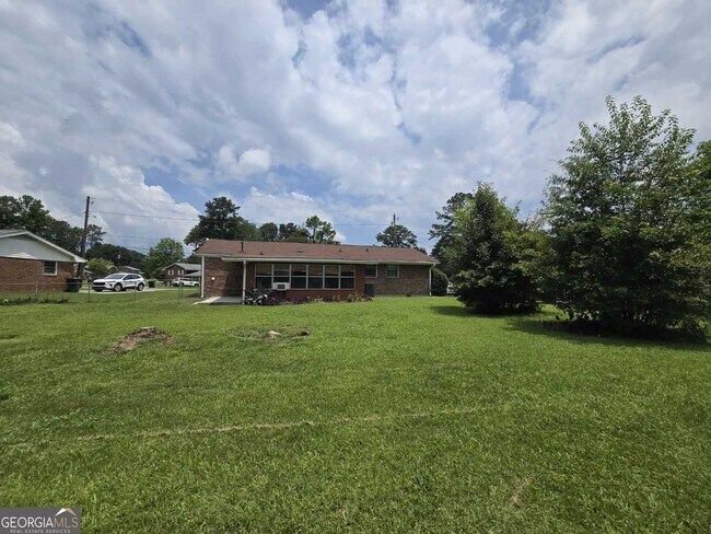 Building Photo - 6589 Allatoona Rd
