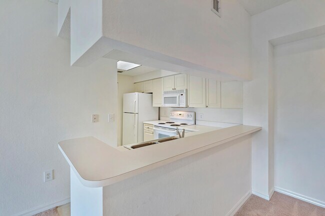 Building Photo - 3022 Alcazar Pl