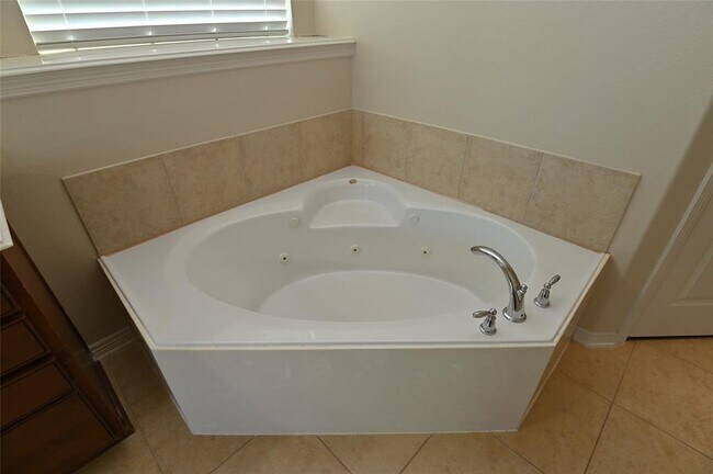 Building Photo - 5215 Field Briar Ln