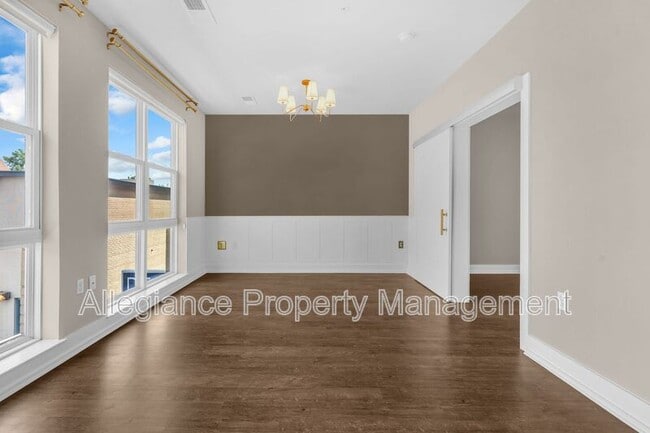 Building Photo - 1800 Mt Vernon Ave