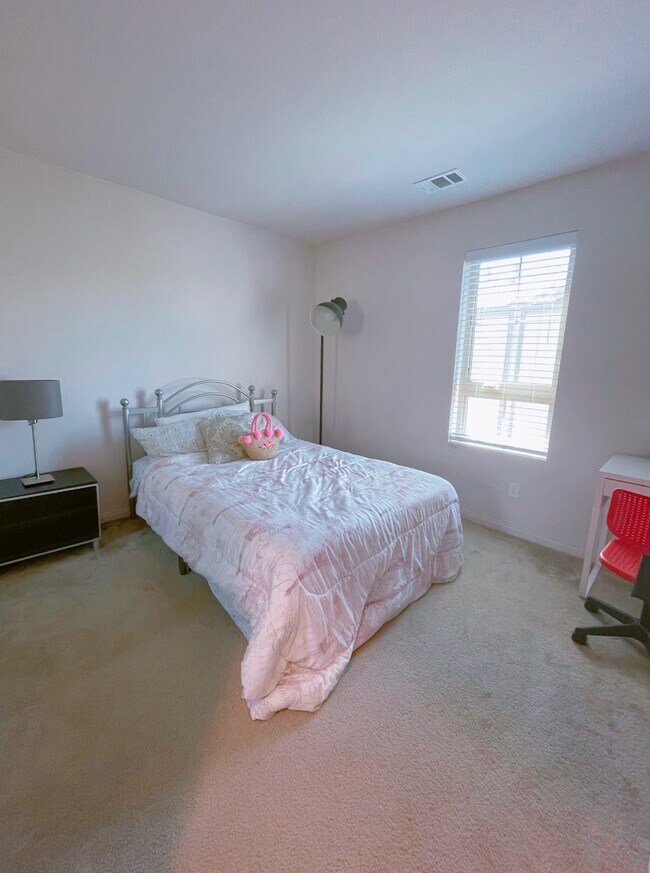 Building Photo - 14111 W Birch Ln