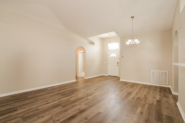 Building Photo - 242 Pine Shadow Ln