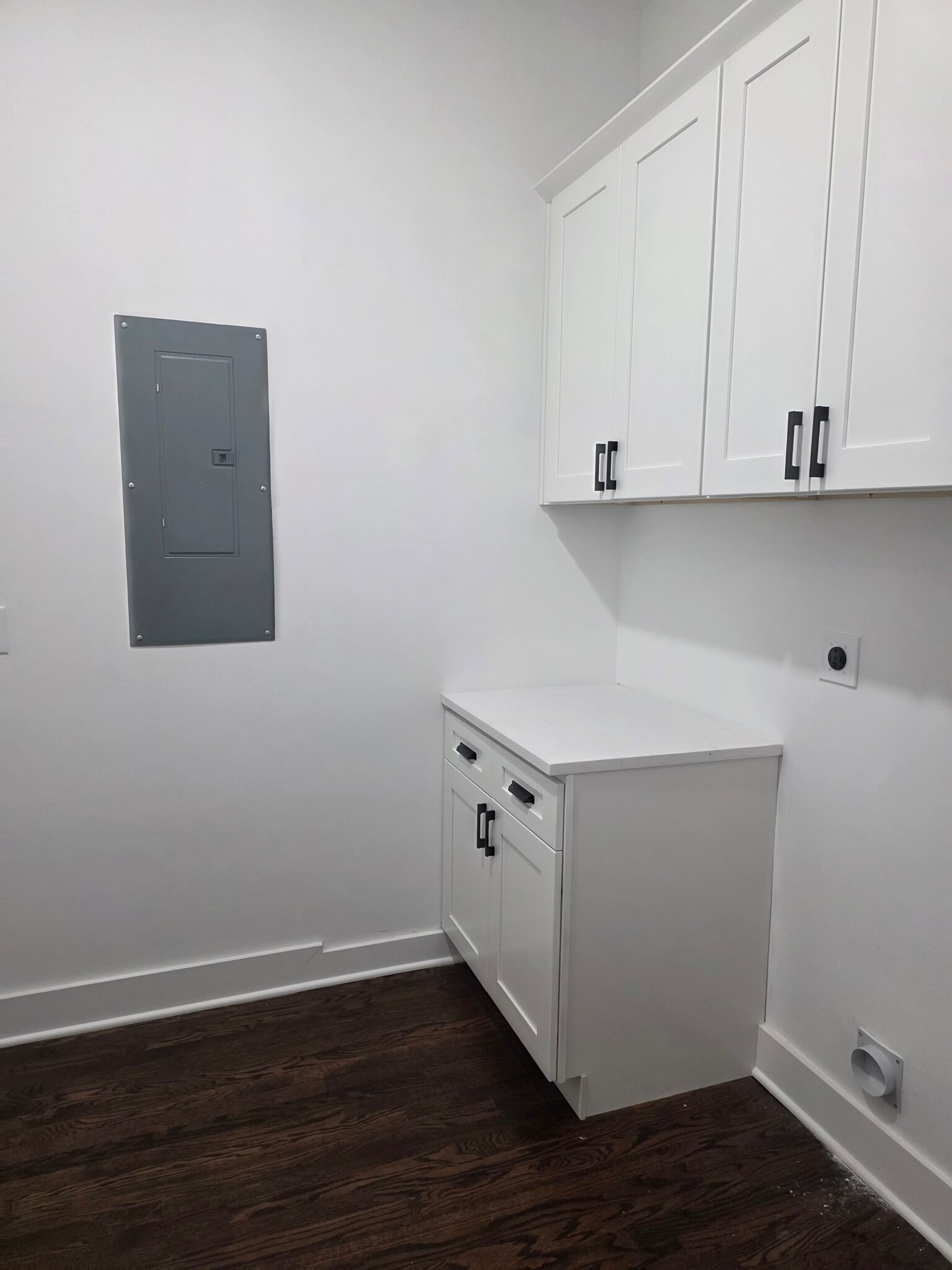 LAUNDRY - 2715 Delaware Ave