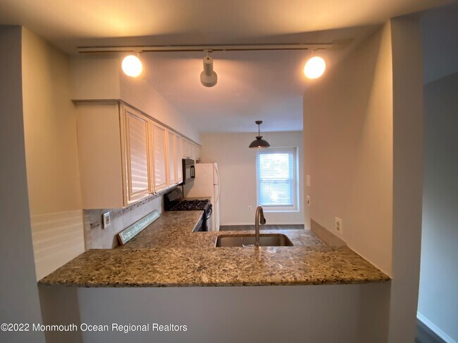 Building Photo - 1126 Gowdy Ave
