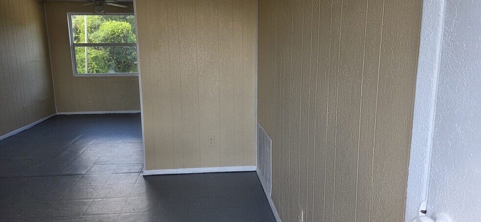 Building Photo - 122 Hill Ct