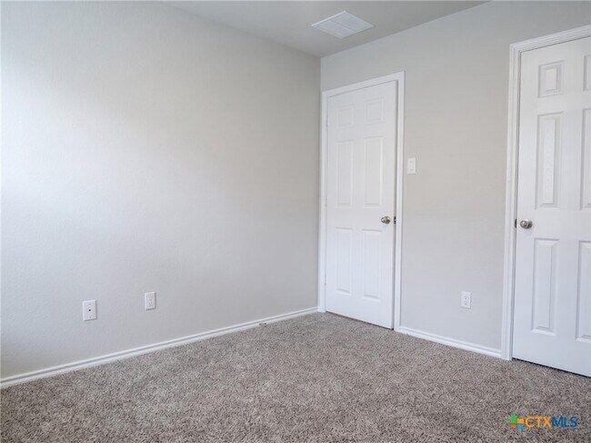 Building Photo - 1210 Lindsey Dr