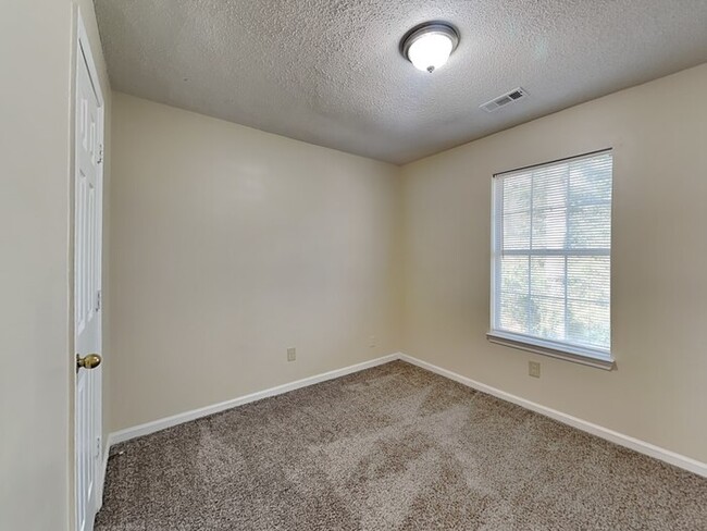 Building Photo - Cozy 3 bedroom located in Hampton!