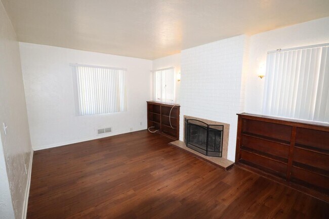 Building Photo - 3 Bedroom 2 Bathroom