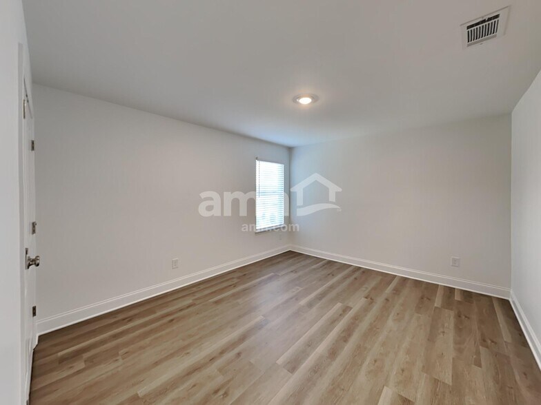 Building Photo - 56 Pointe Dr