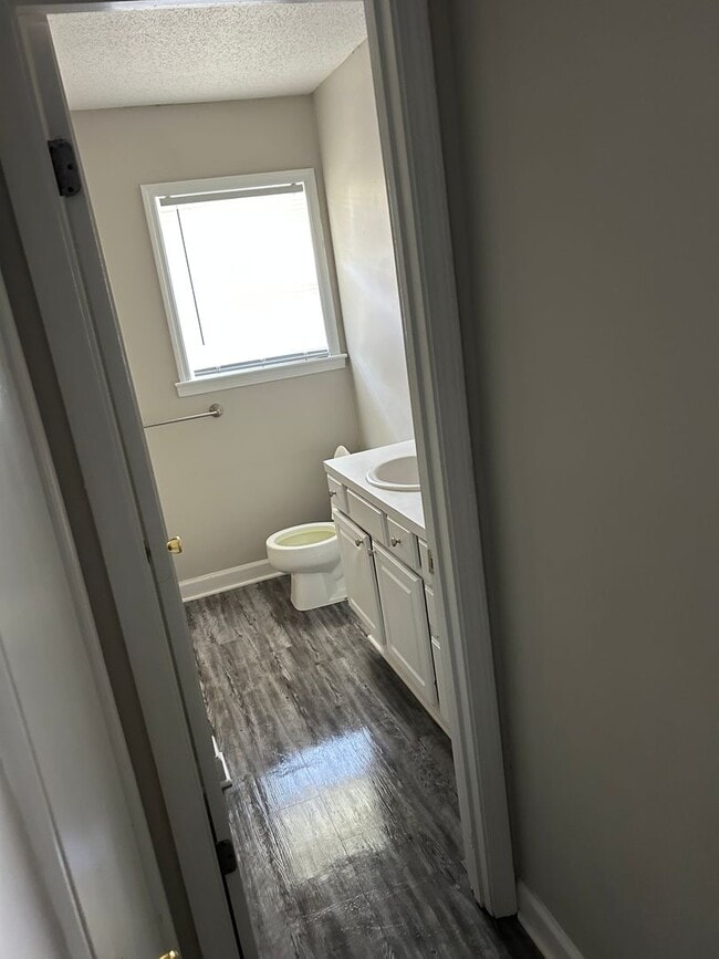 Building Photo - 3 Bedroom One Bath House For Rent