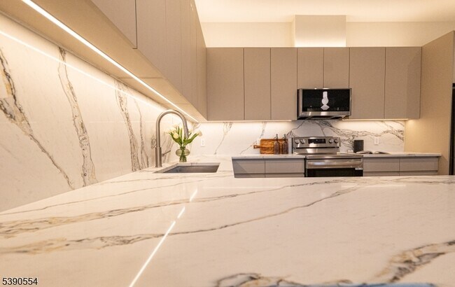 Building Photo - 1722 Springfield Ave