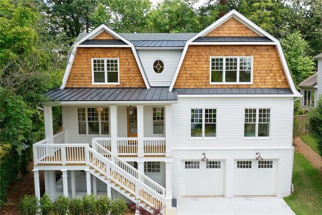 Building Photo - 2717 Skyland Dr NE