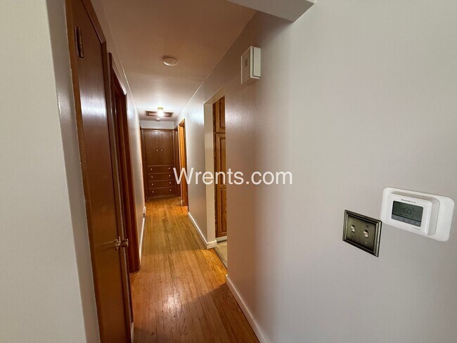 Building Photo - Now Available: Spacious 4-Bed, 2-Bath Home in Town & Country