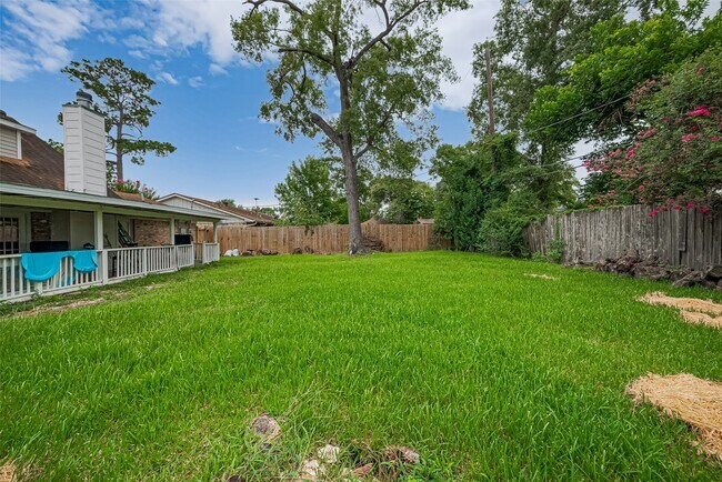 Building Photo - 13351 Oak Leaf Ln