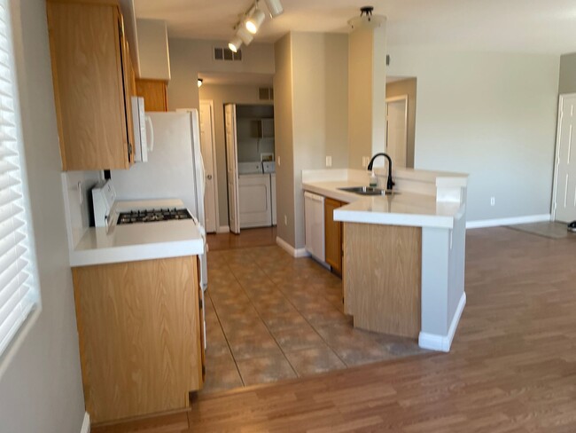 Building Photo - 2 bedroom upgraded condo in Silverado Ranch