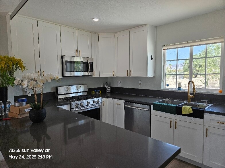 Building Photo - 73355 Sun Valley Dr