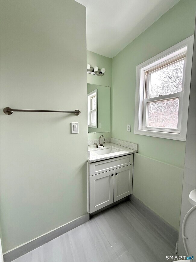 Building Photo - 21 Edgar St