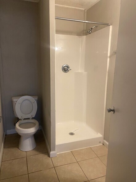 Building Photo - 921 Garywood Pl