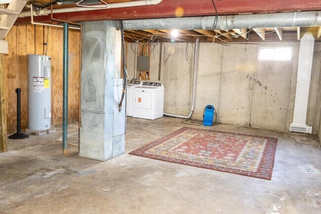 Building Photo - 1450 Villa Ct